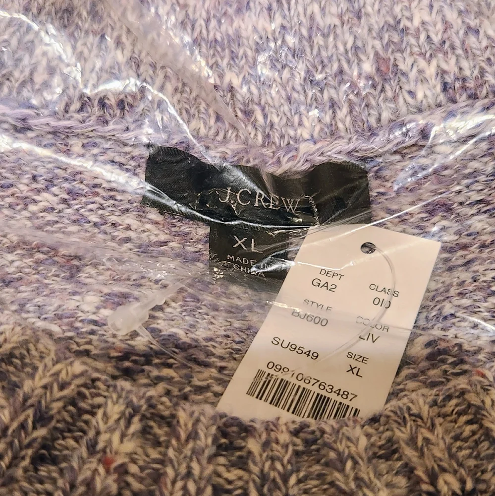Puff-sleeve crewneck sweater
